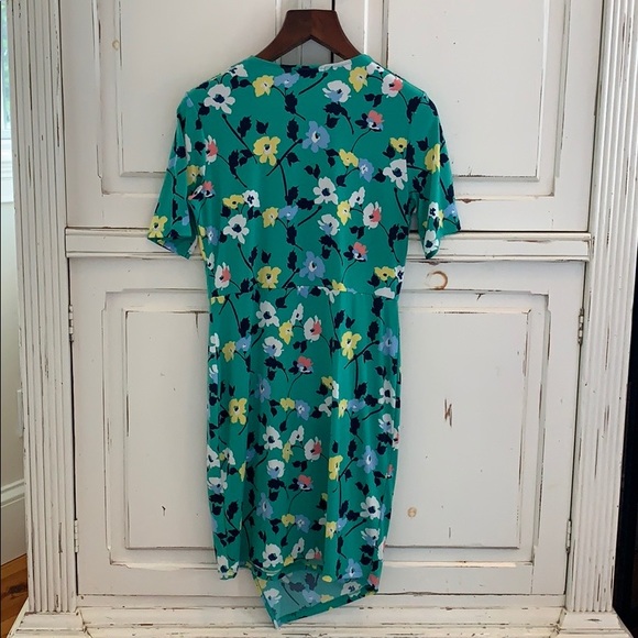 Faux wrap floral dress with asymmetric hemline - Picture 2 of 6